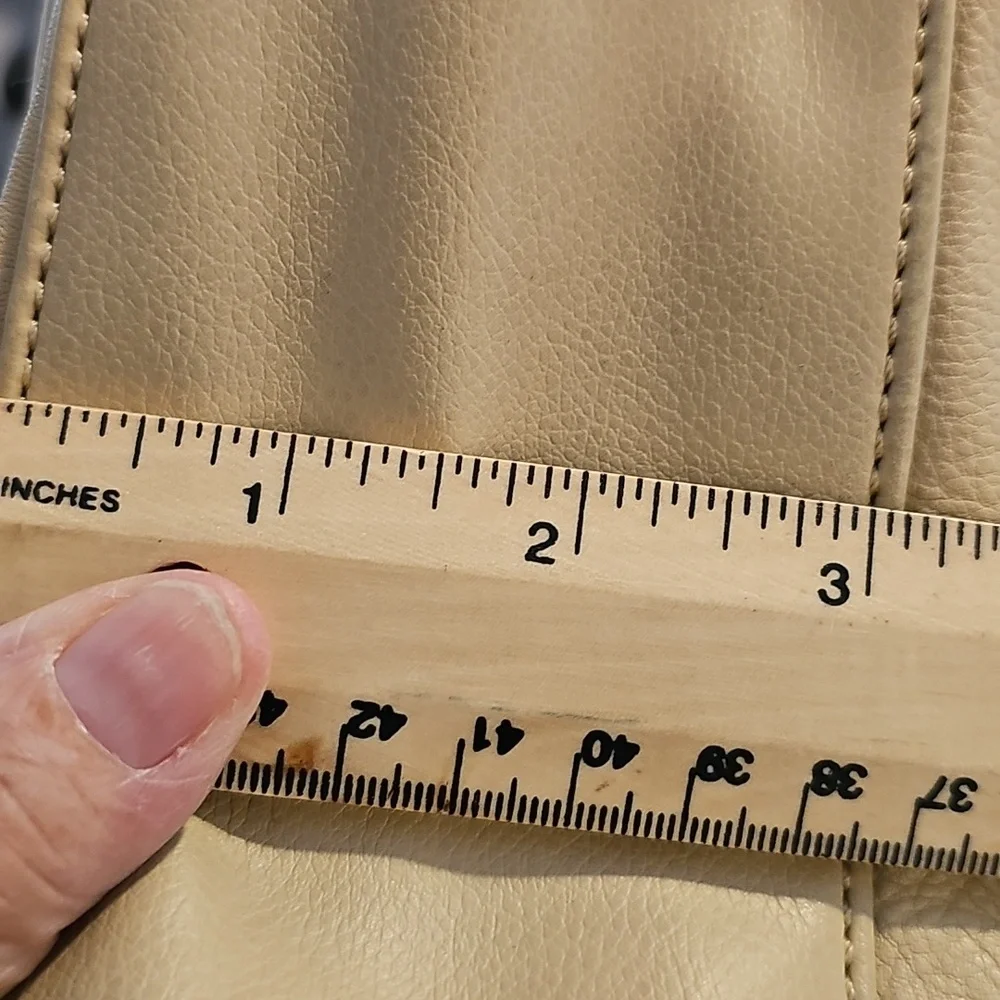 St John's Bay Classic Women's Beige Cowhide Leather Shoulder Bag.‎